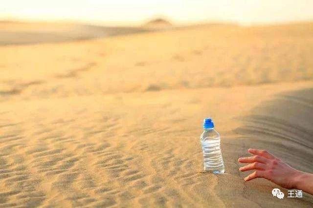 你认为在沙漠中一瓶水可以定价多少钱？